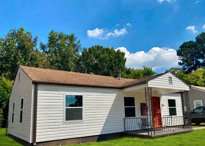 Serene And Modern 5 Location, Queen Bed, Parking