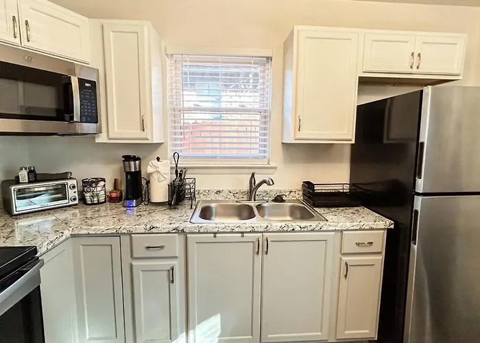 Studio B -Cozy Home Mins From Airport, Uptown And Downtown