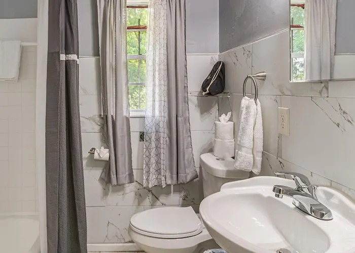 3 Mi To Downtown: Family-Friendly Birmingham Home